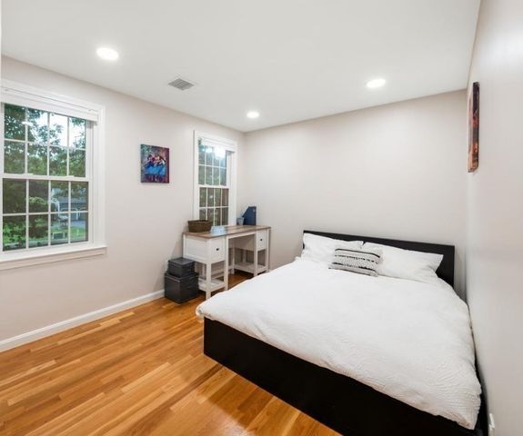 14 Dotty Ann Dr, Framingham, MA 01701