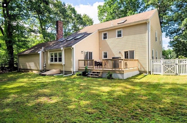 14 Dotty Ann Dr, Framingham, MA 01701