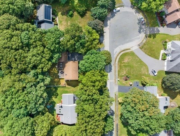 14 Dotty Ann Dr, Framingham, MA 01701