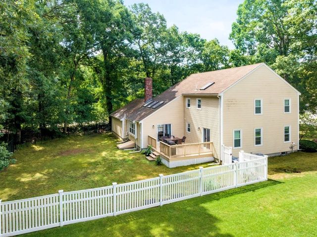 14 Dotty Ann Dr, Framingham, MA 01701