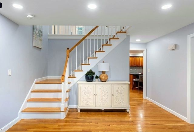 14 Dotty Ann Dr, Framingham, MA 01701