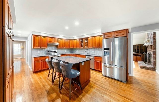 14 Dotty Ann Dr, Framingham, MA 01701