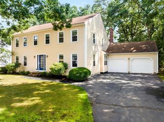 14 Dotty Ann Dr, Framingham, MA 01701