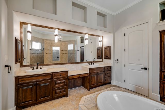 2011 Sauvignon, San Antonio, TX 78258