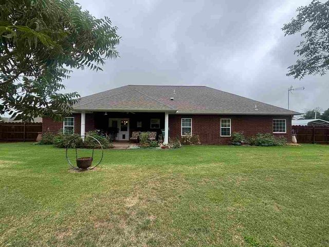 308 Willow Creek Dr, Walters, OK 73527