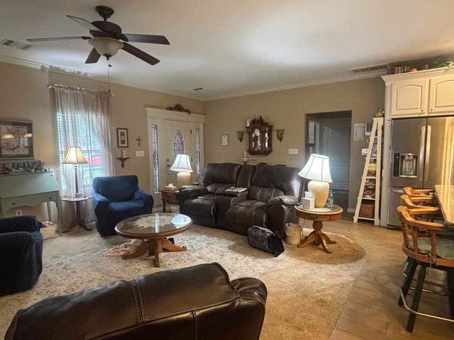 308 Willow Creek Dr, Walters, OK 73527