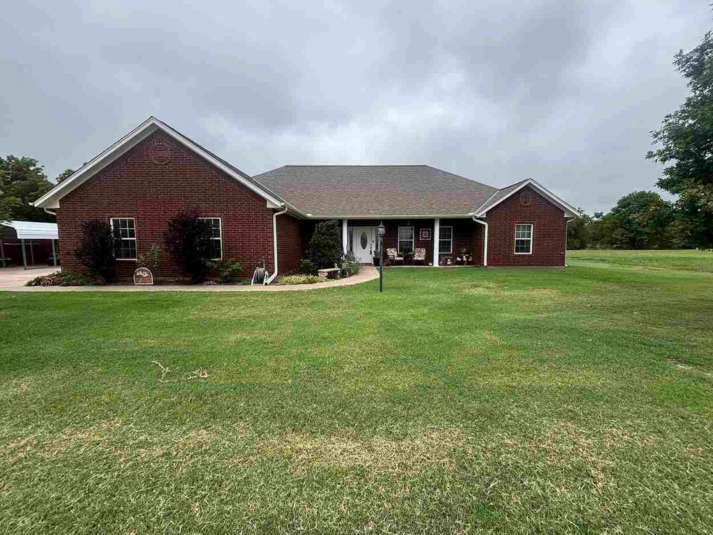308 Willow Creek Dr, Walters, OK 73527