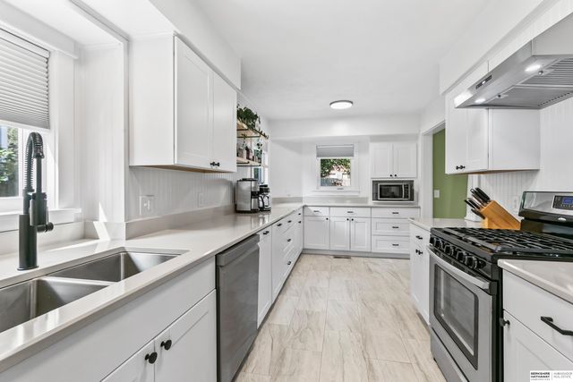 1008 Conestoga Road, Papillion, NE 68046