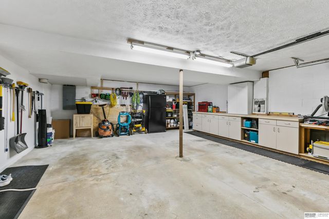 1008 Conestoga Road, Papillion, NE 68046