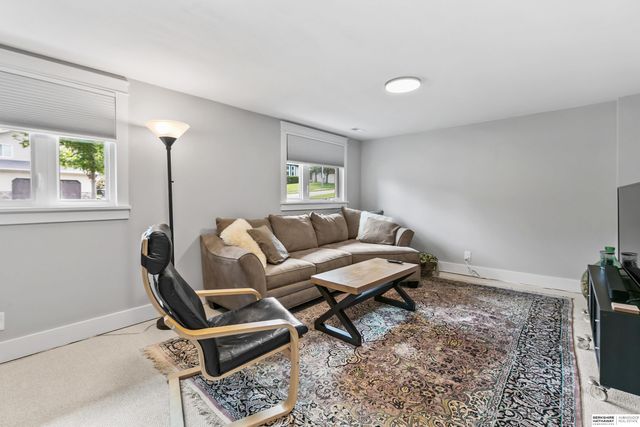 1008 Conestoga Road, Papillion, NE 68046