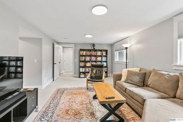 1008 Conestoga Road, Papillion, NE 68046