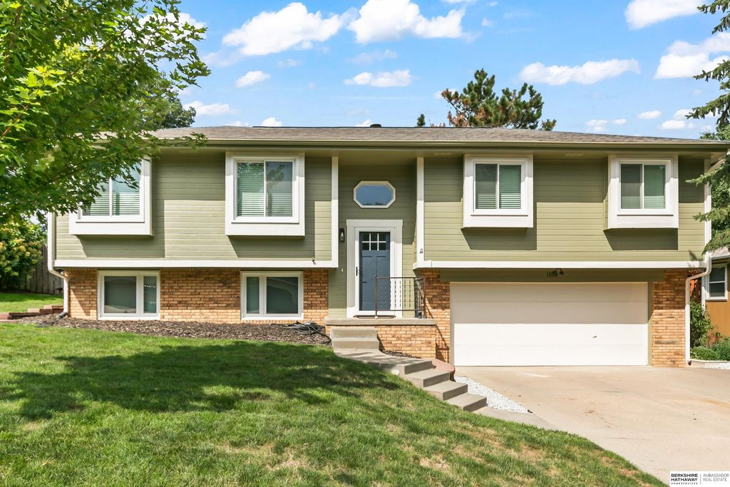 1008 Conestoga Road, Papillion, NE 68046