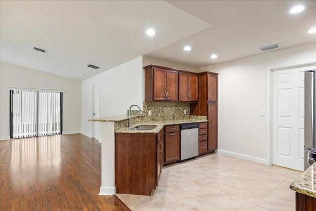 27 MAYA Way, Port St. Lucie, FL 34952