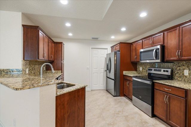 27 MAYA Way, Port St. Lucie, FL 34952