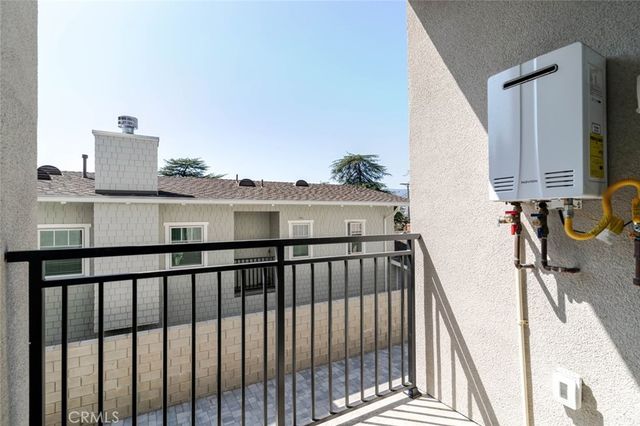 1961 Waltonia Drive 104, Montrose, CA 91020