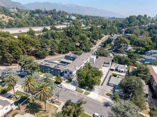 1961 Waltonia Drive 104, Montrose, CA 91020