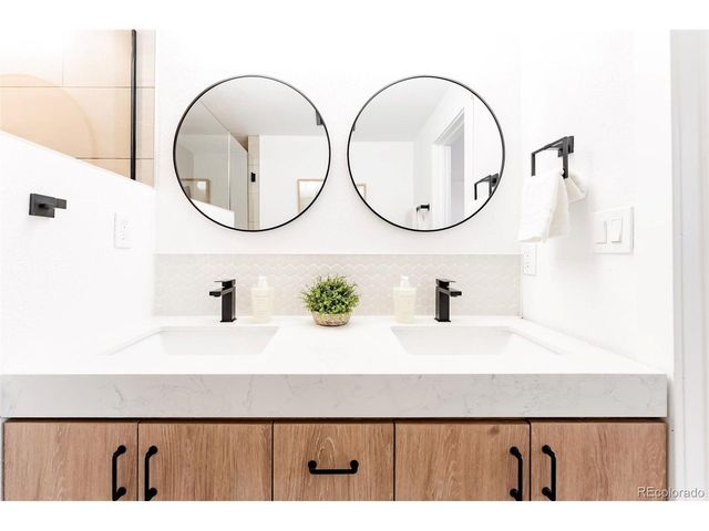 6272 S Garfield Dr, Centennial, CO 80121