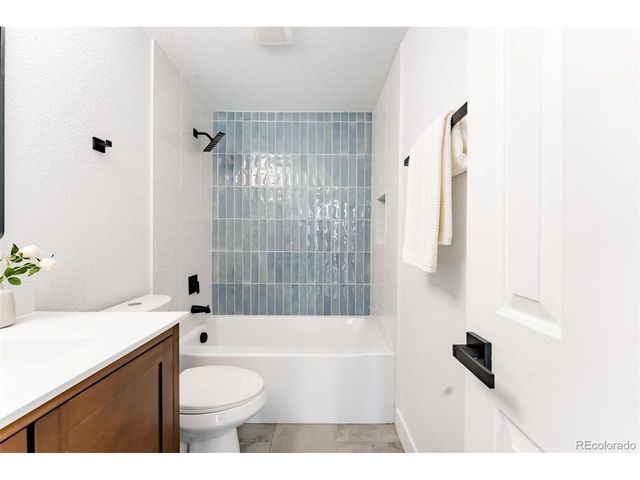 6272 S Garfield Dr, Centennial, CO 80121