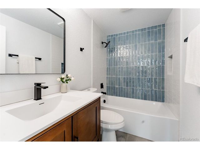 6272 S Garfield Dr, Centennial, CO 80121