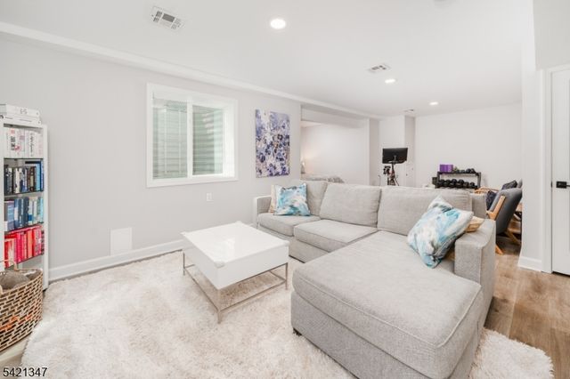 77 Commonwealth Ave, New Providence Boro, NJ 07974