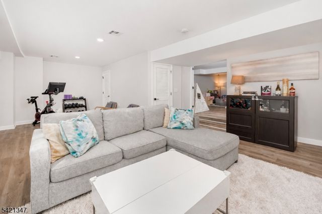 77 Commonwealth Ave, New Providence Boro, NJ 07974