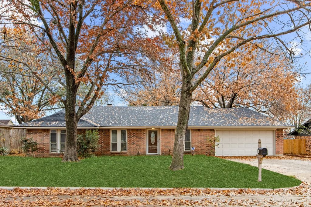 611 Field Street, Colleyville, TX 76034