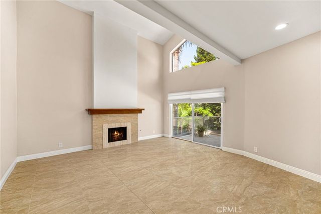 3751 Prestwick, Los Angeles, CA 90027