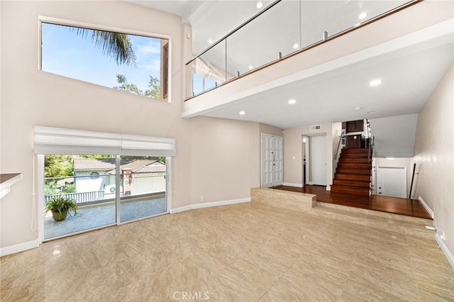 3751 Prestwick, Los Angeles, CA 90027