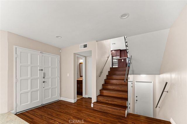 3751 Prestwick, Los Angeles, CA 90027