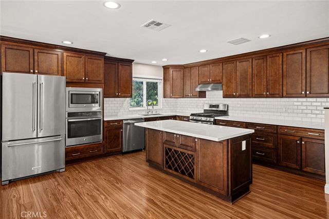 3751 Prestwick, Los Angeles, CA 90027