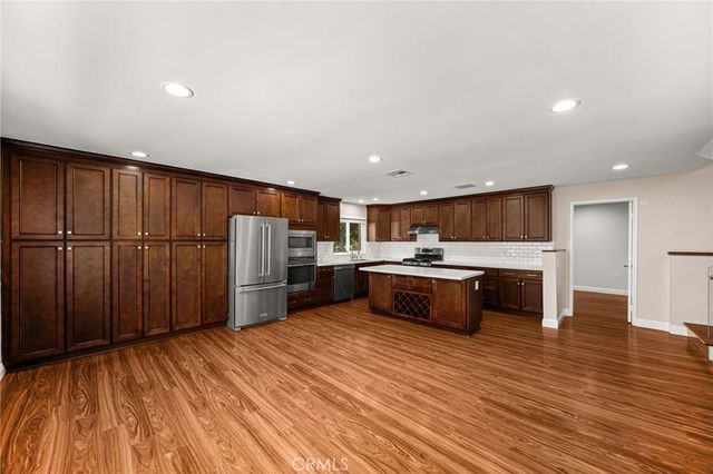 3751 Prestwick, Los Angeles, CA 90027