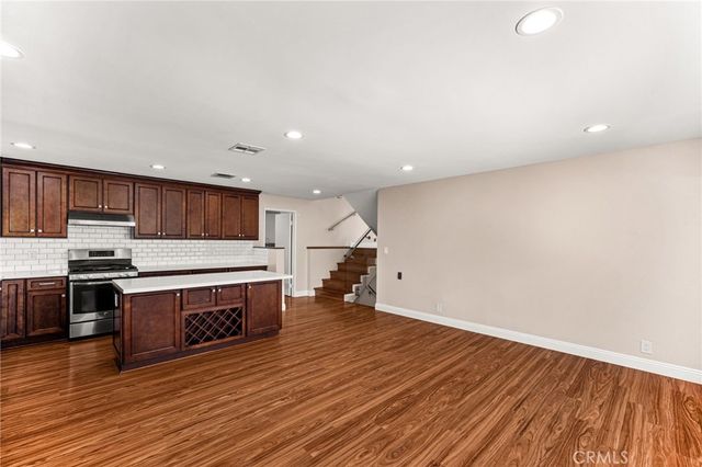3751 Prestwick, Los Angeles, CA 90027