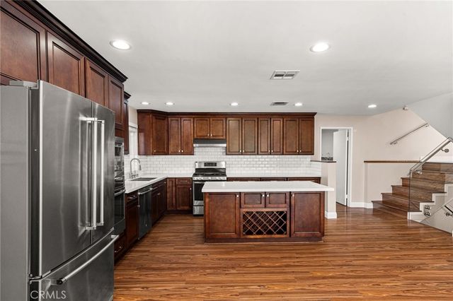 3751 Prestwick, Los Angeles, CA 90027