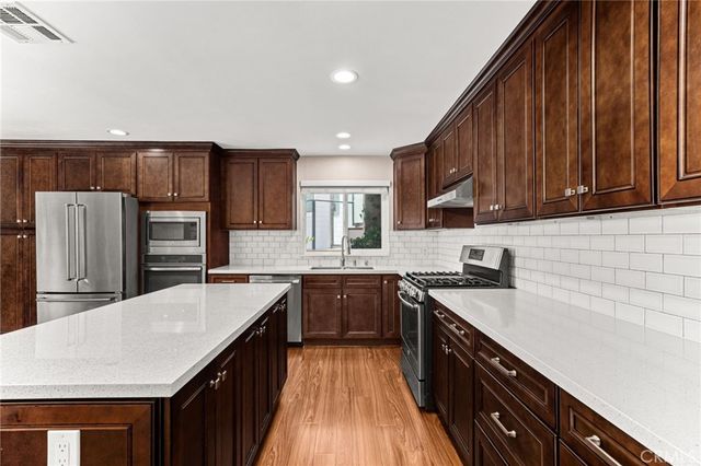 3751 Prestwick, Los Angeles, CA 90027