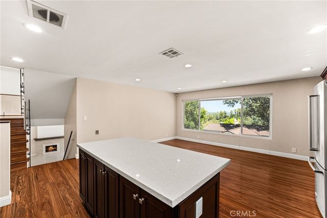 3751 Prestwick, Los Angeles, CA 90027