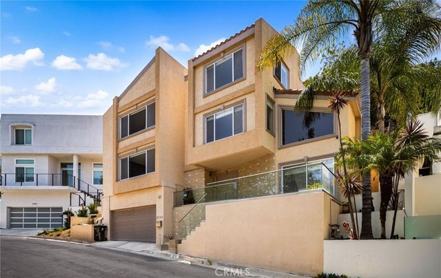 3751 Prestwick, Los Angeles, CA 90027