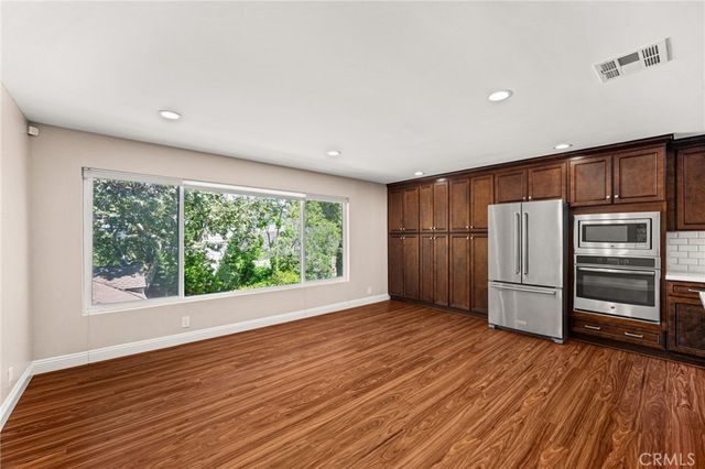3751 Prestwick, Los Angeles, CA 90027