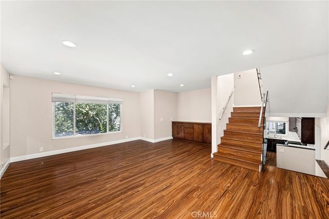 3751 Prestwick, Los Angeles, CA 90027