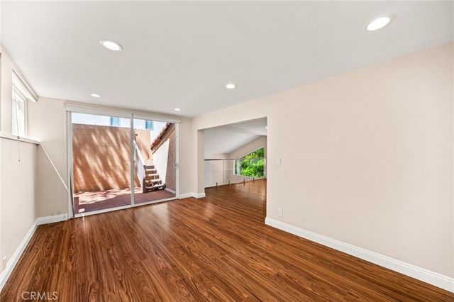 3751 Prestwick, Los Angeles, CA 90027