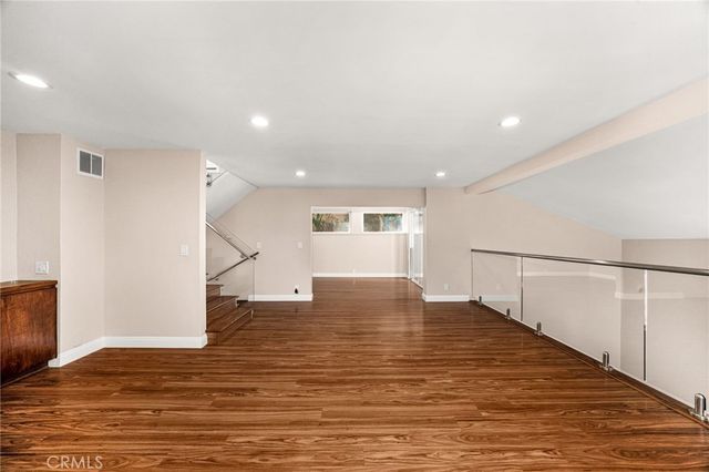 3751 Prestwick, Los Angeles, CA 90027