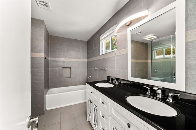 3751 Prestwick, Los Angeles, CA 90027