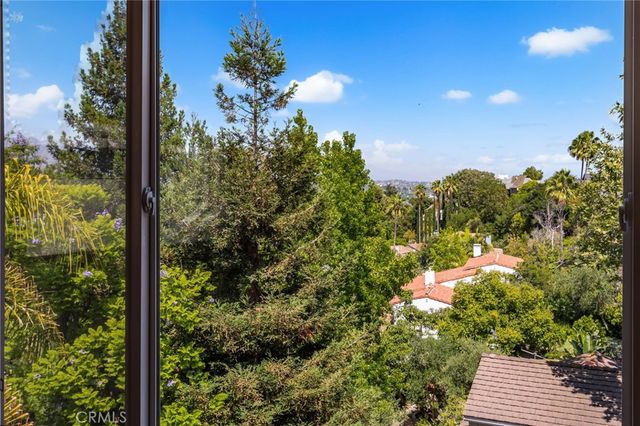 3751 Prestwick, Los Angeles, CA 90027