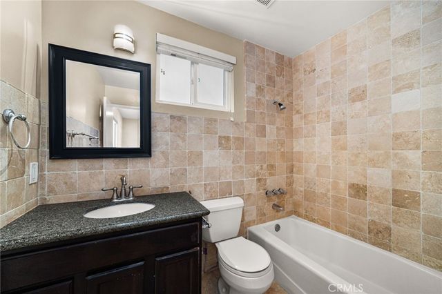 3751 Prestwick, Los Angeles, CA 90027