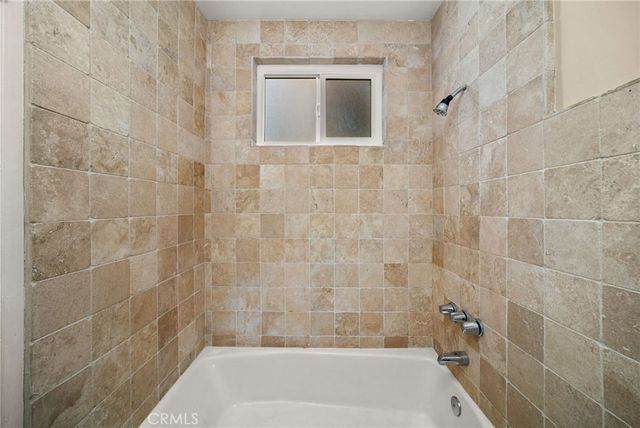 3751 Prestwick, Los Angeles, CA 90027