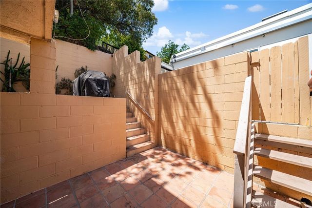 3751 Prestwick, Los Angeles, CA 90027