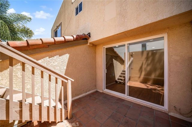 3751 Prestwick, Los Angeles, CA 90027
