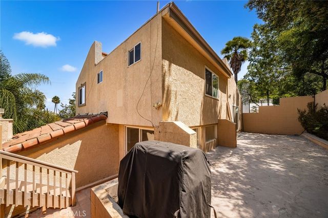 3751 Prestwick, Los Angeles, CA 90027