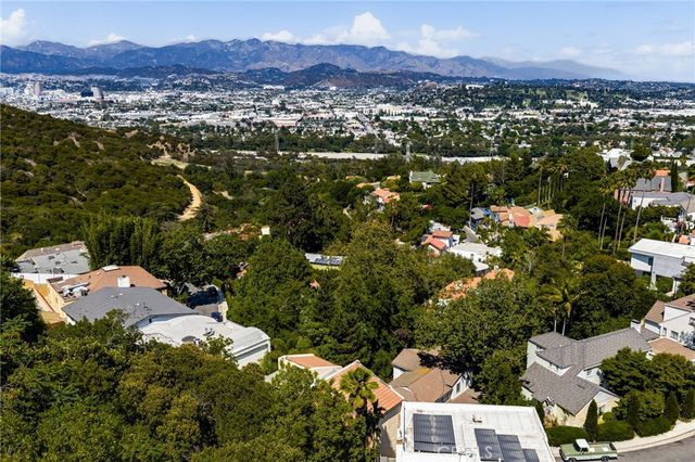 3751 Prestwick, Los Angeles, CA 90027