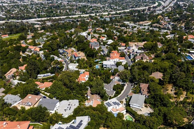 3751 Prestwick, Los Angeles, CA 90027
