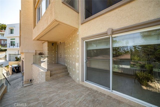 3751 Prestwick, Los Angeles, CA 90027